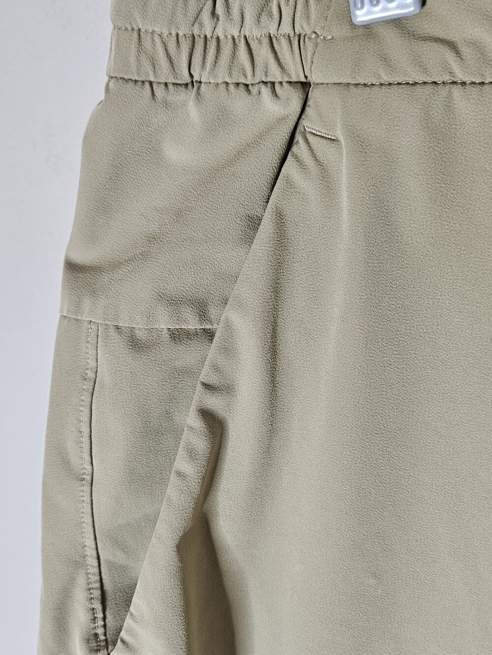 Lululemon Bowline Shorts Men's 32 Khaki  9" Inseam Drawstring Elastic Waist - Picture 5 of 8